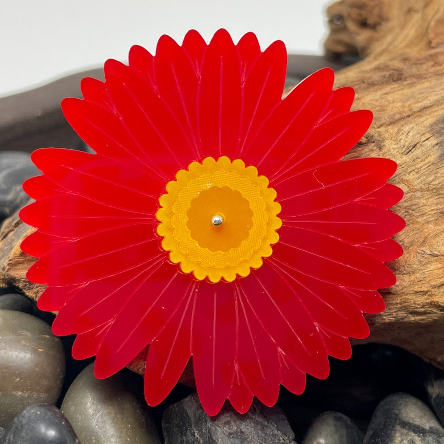 Daisy brooch