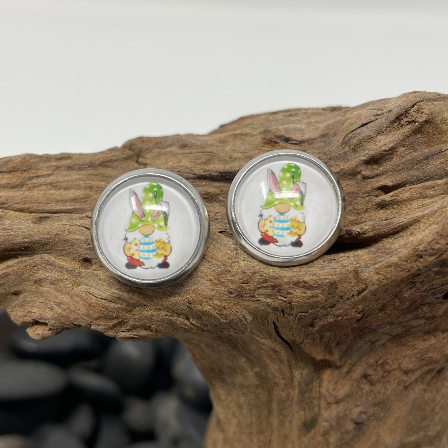 Glass cabochon studs - Easter