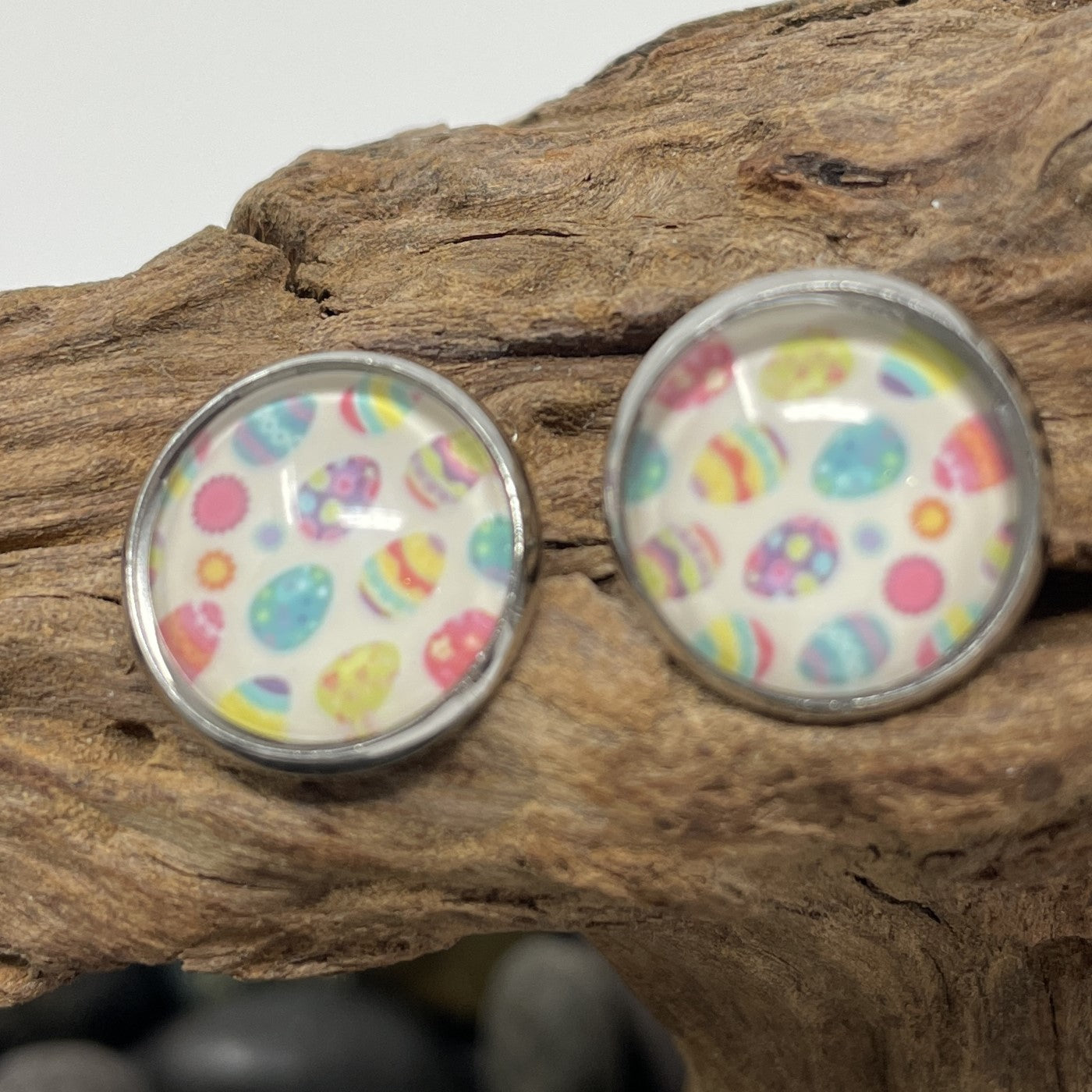 Glass cabochon studs - Easter